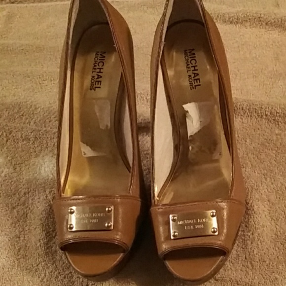 MICHEAL KORS HEELS - Picture 1 of 6